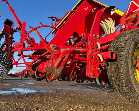 Kuhn 403D & Lely Polymat 4m