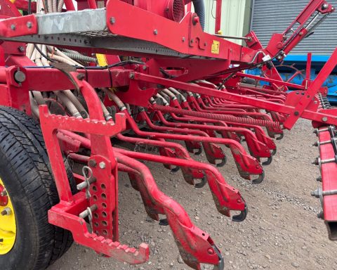 Kuhn 403D & Lely Polymat 4m