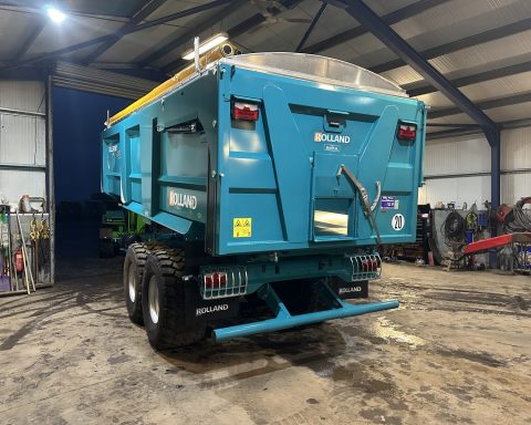 Rolland Roll-Easy hydraulic cover (video)