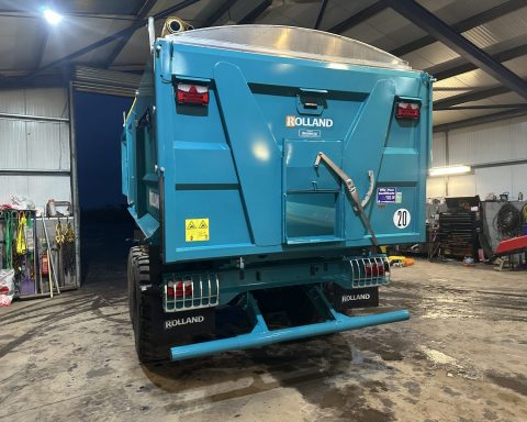 Rolland Roll-Easy hydraulic cover (video)