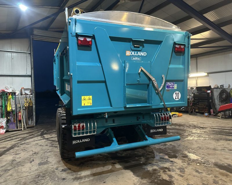 Rolland Roll-Easy hydraulic cover (video)