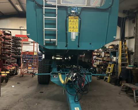 Rolland Roll-Easy hydraulic cover (video)