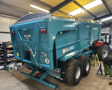 Rolland Roll-Easy hydraulic cover (video)