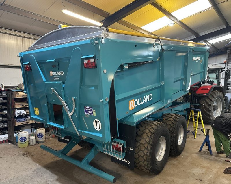 Rolland Roll-Easy hydraulic cover (video)