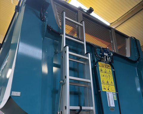 Rolland Roll-Easy hydraulic cover (video)