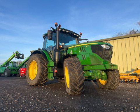 John Deere 6135R 4wd tractor