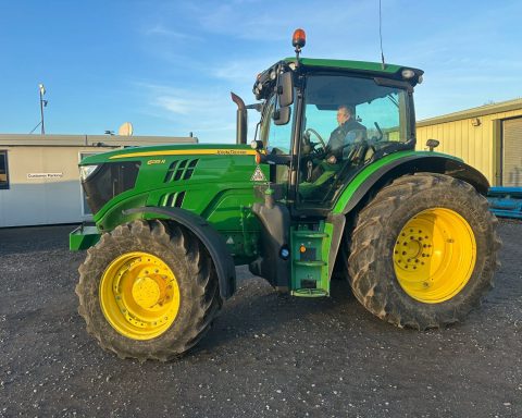 John Deere 6135R 4wd tractor