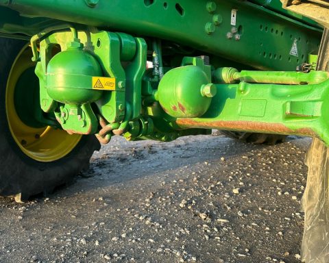 John Deere 6135R 4wd tractor