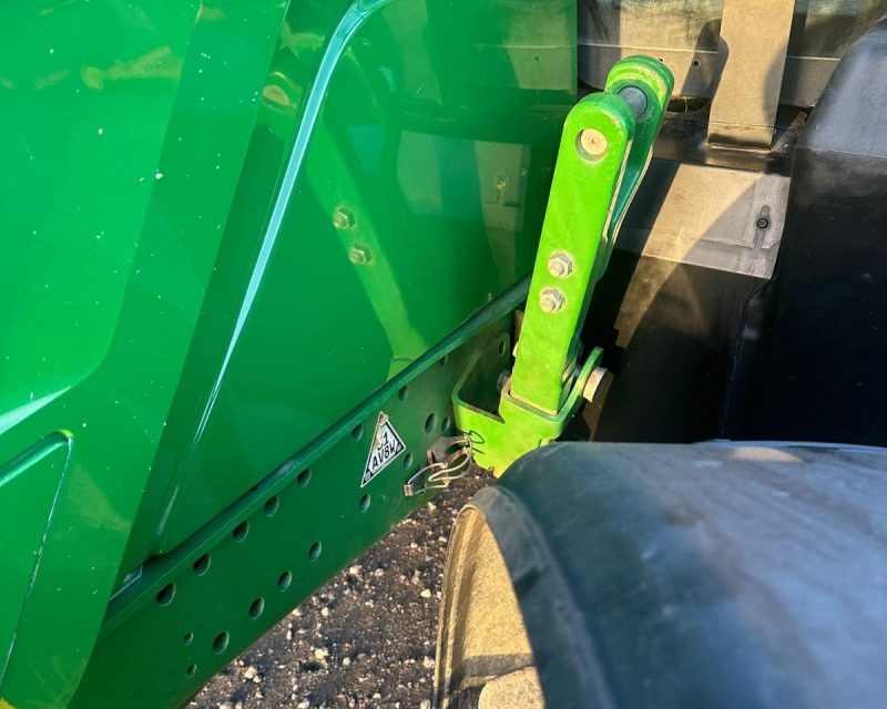 John Deere 6135R 4wd tractor