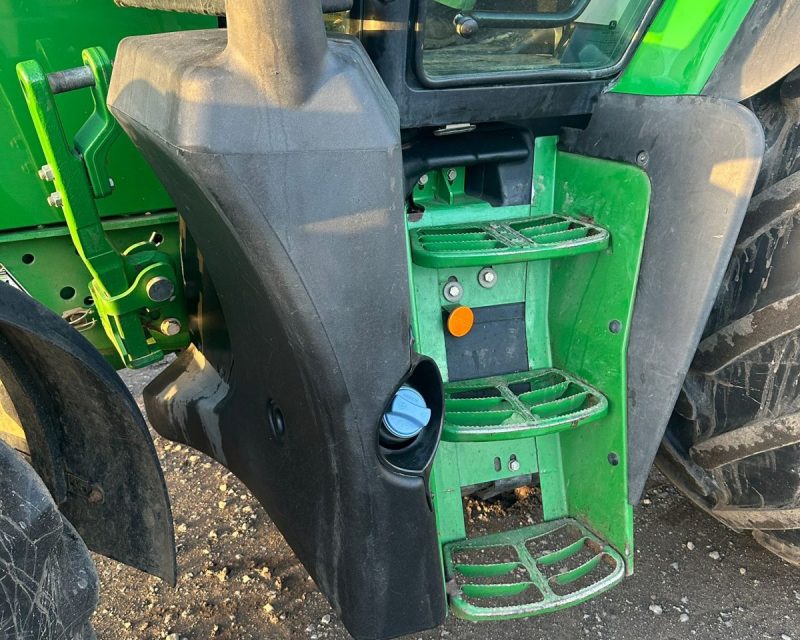 John Deere 6135R 4wd tractor