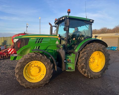 John Deere 6135R 4wd tractor
