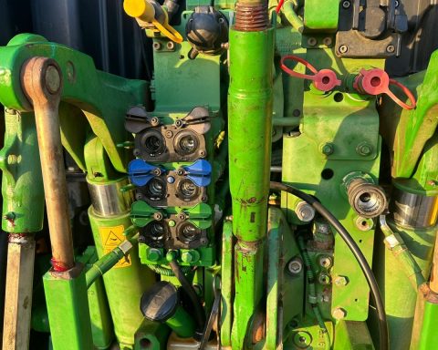 John Deere 6135R 4wd tractor