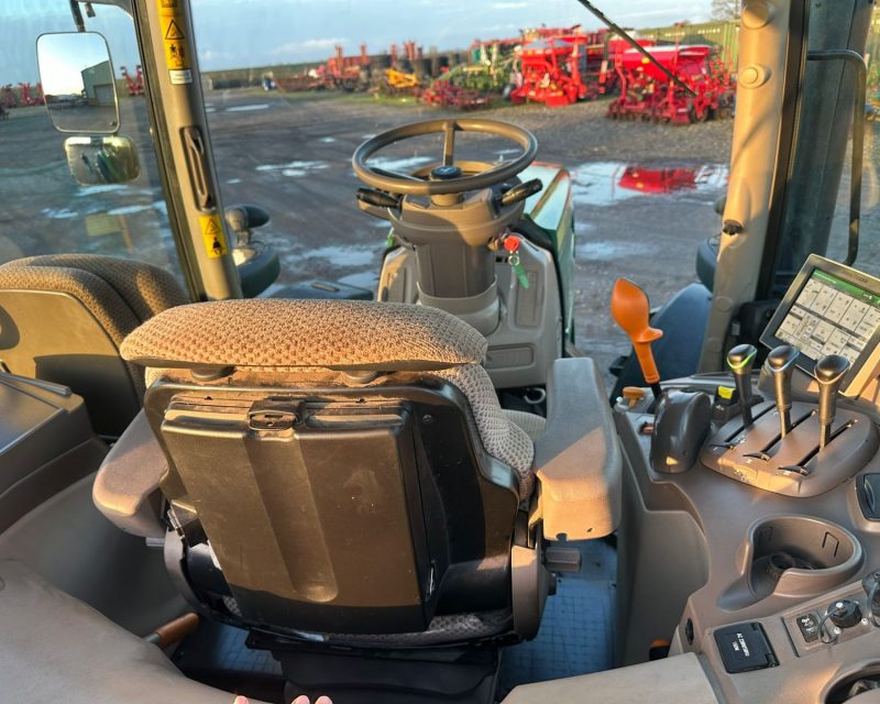 John Deere 6135R 4wd tractor