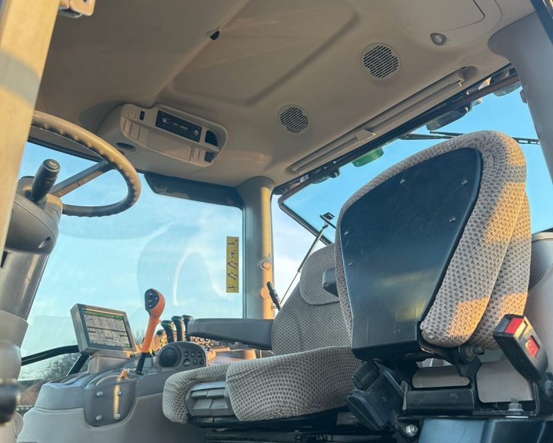 John Deere 6135R 4wd tractor