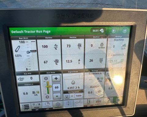 John Deere 6135R 4wd tractor