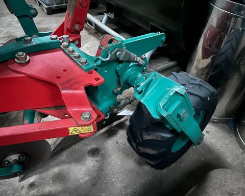 Kverneland KKLB 85-300 6f plough