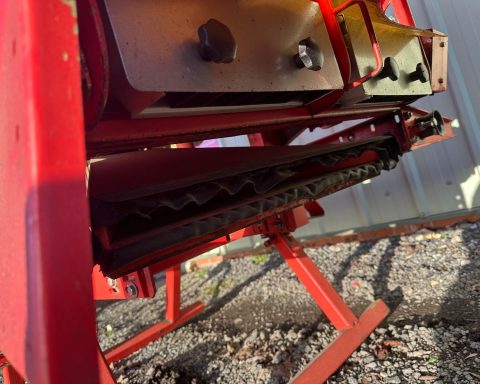 Kuhn Aero 2216 Boom Spreader