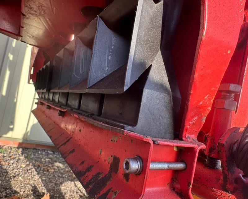 Kuhn Aero 2216 Boom Spreader