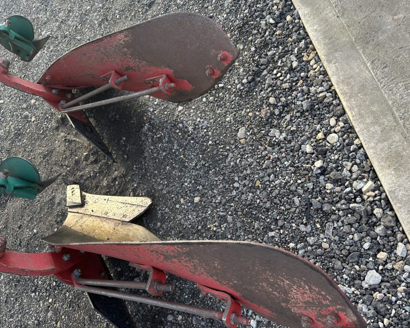 Kverneland KKLB 85-300 6f plough