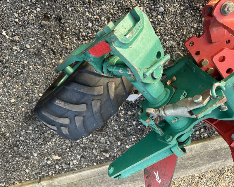 Kverneland KKLB 85-300 6f plough
