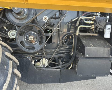 New Holland CSX 7080 HarveStar