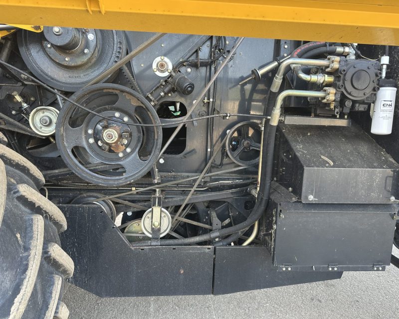 New Holland CSX 7080 HarveStar