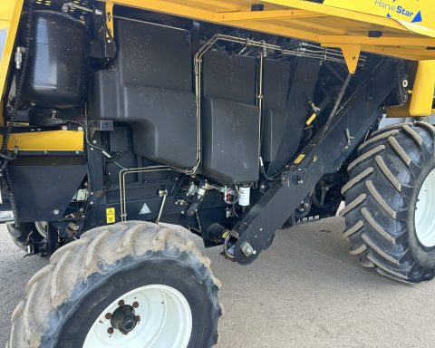 New Holland CSX 7080 HarveStar