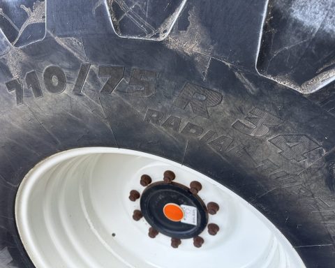 New Holland CSX 7080 HarveStar