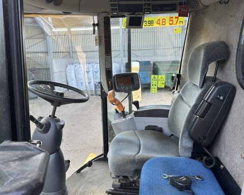 New Holland CSX 7080 HarveStar