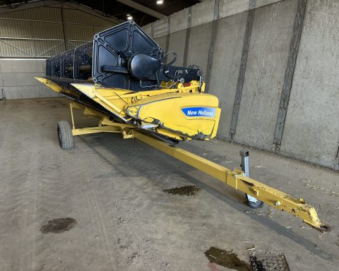 New Holland CSX 7080 HarveStar