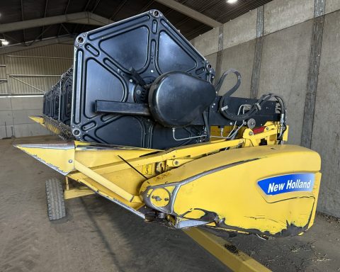 New Holland CSX 7080 HarveStar
