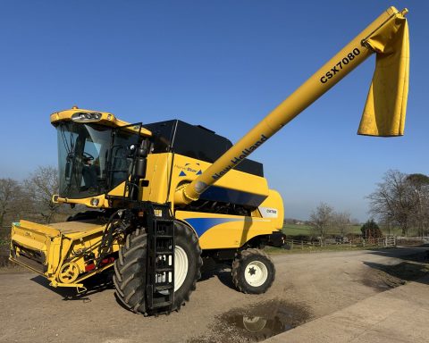 New Holland CSX 7080 HarveStar