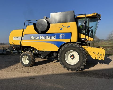 New Holland CSX 7080 HarveStar