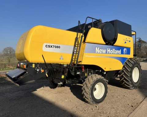 New Holland CSX 7080 HarveStar