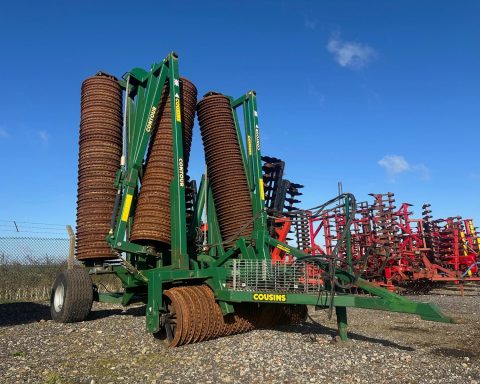 Cousins Contour 12.8m Hyd folding rolls