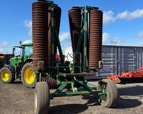 Cousins Contour 12.3m Hyd folding rolls