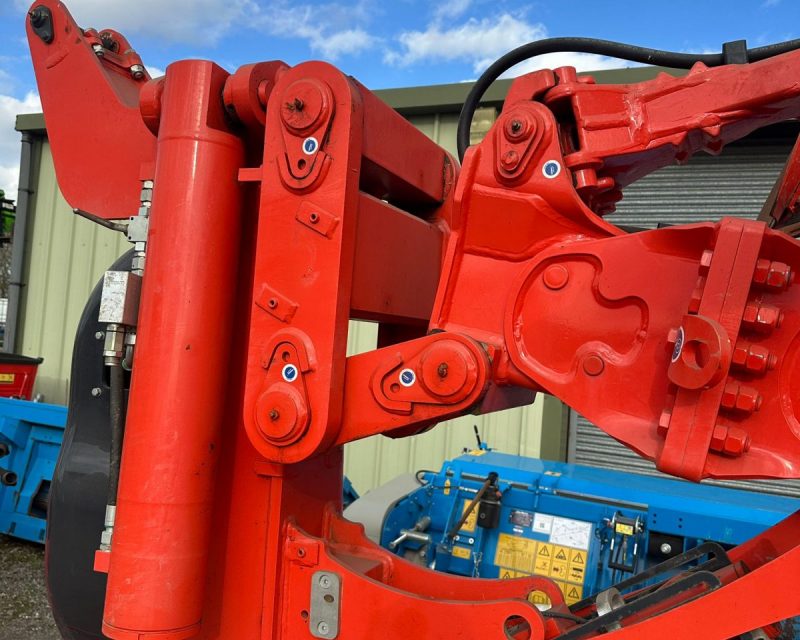 Kuhn Vari – Challenger 8 furrow