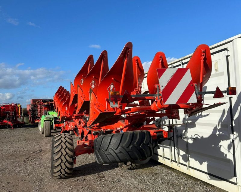 Kuhn Vari – Challenger 8 furrow