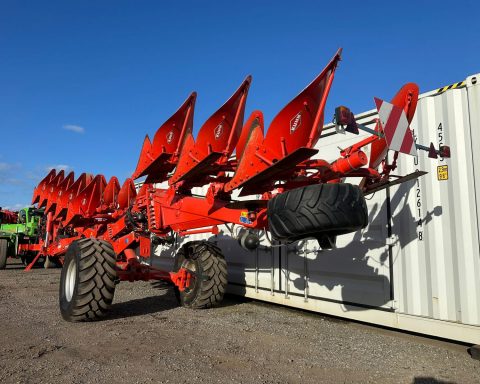 Kuhn Vari – Challenger 8 furrow