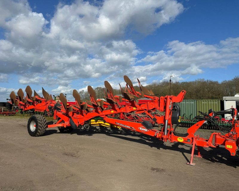 Kuhn Vari – Challenger 8 furrow