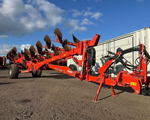 Kuhn Vari – Challenger 8 furrow