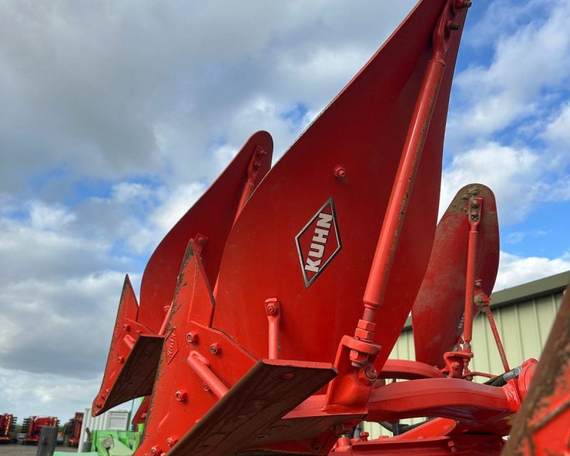Kuhn Vari – Challenger 8 furrow