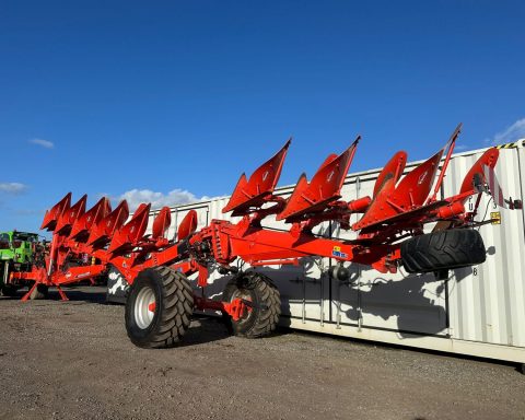 Kuhn Vari – Challenger 8 furrow