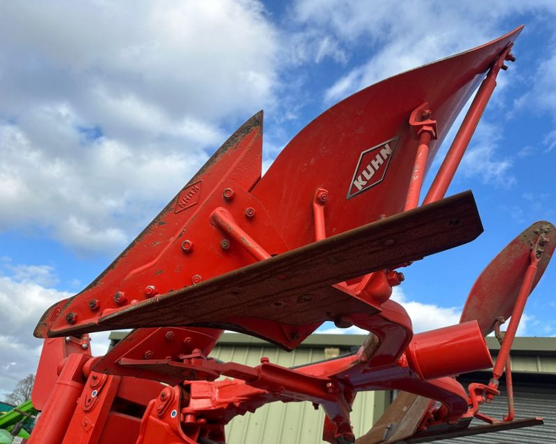 Kuhn Vari – Challenger 8 furrow
