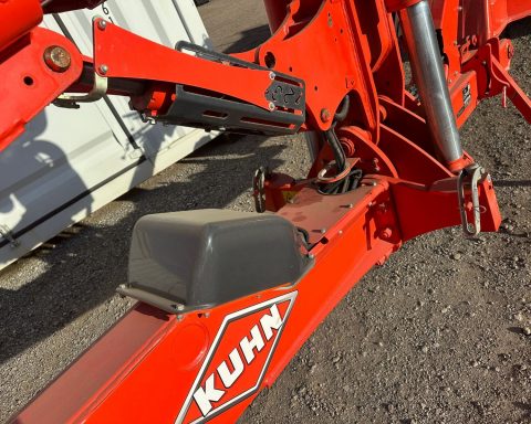 Kuhn Vari – Challenger 8 furrow