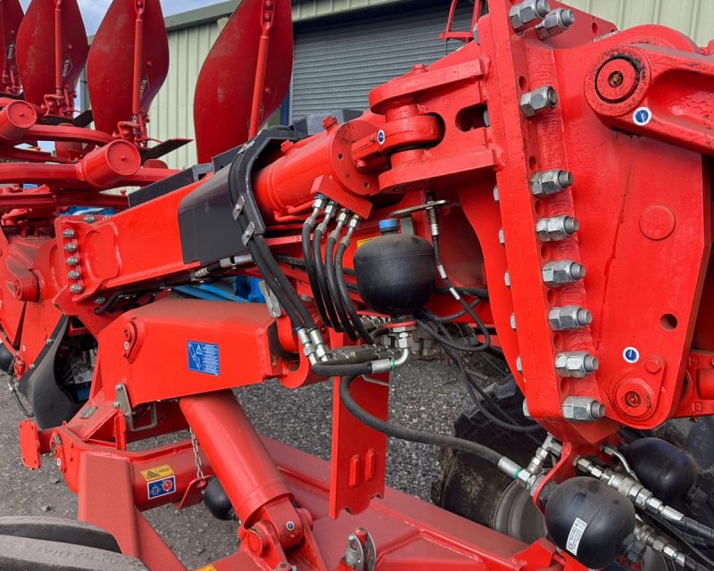 Kuhn Vari – Challenger 8 furrow