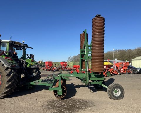 Cousins Contour 8.23m Hyd Fold Rolls