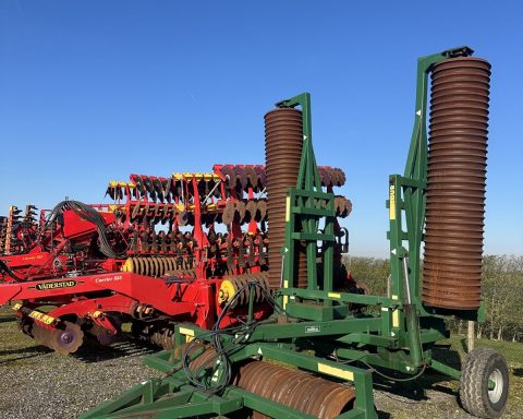 Cousins Contour 8.23m Hyd Fold Rolls