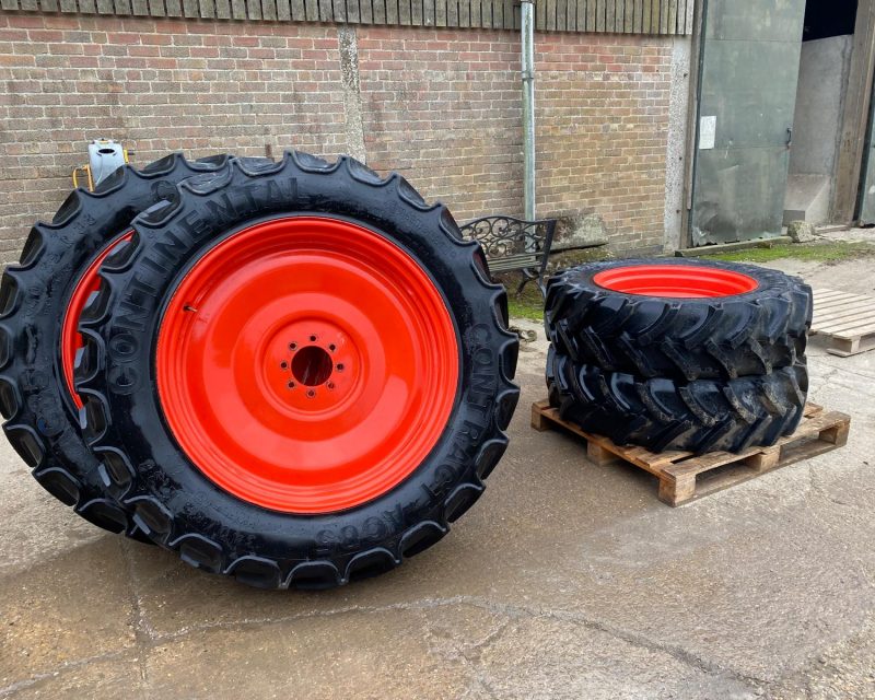 Row crop wheels 380/85xR38& 320/85xR28