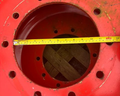 Row crop wheels 380/85xR38& 320/85xR28